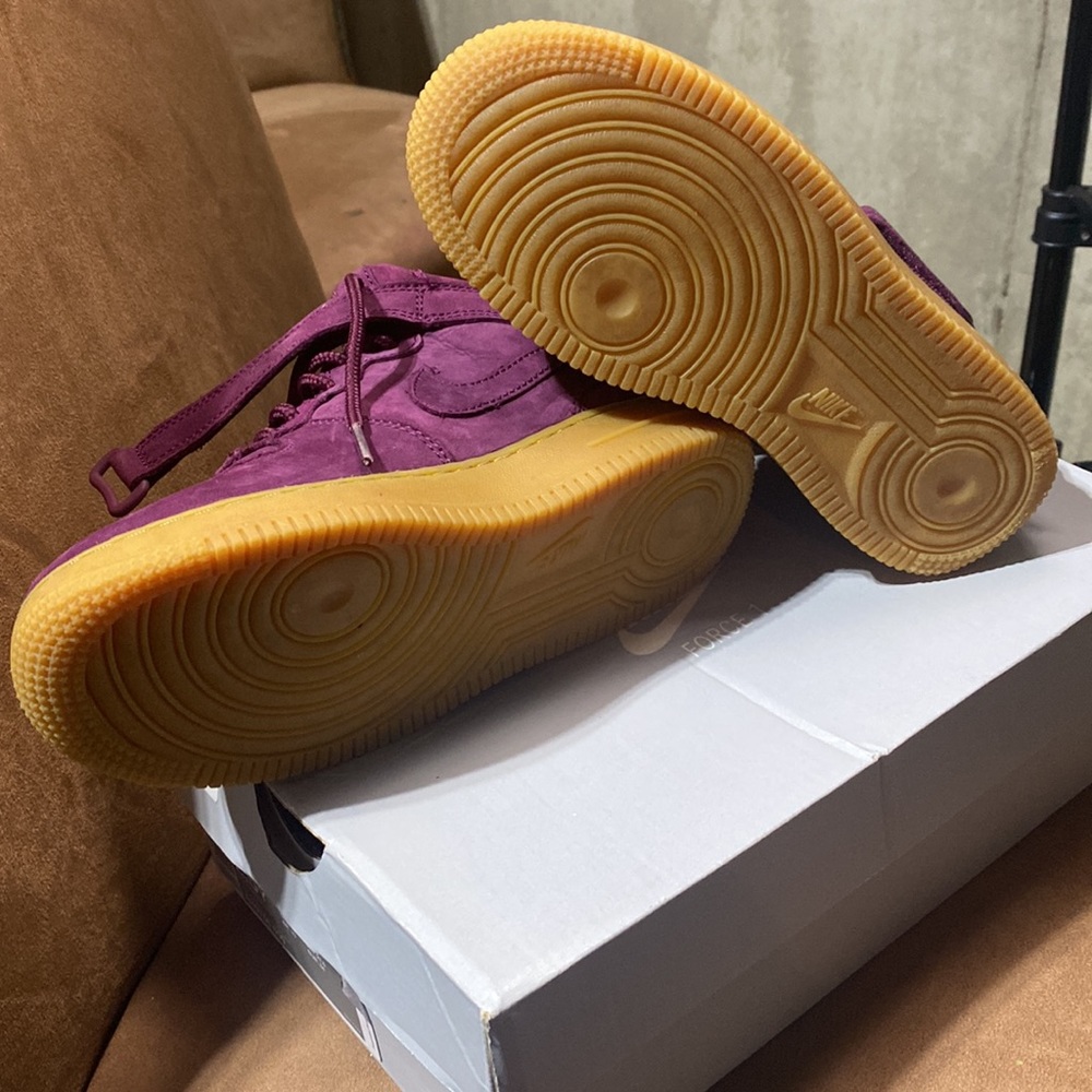 Nike - Picture 2 of 2